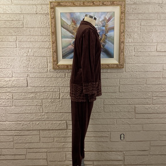 Micheal Mims/Kathy Cole Velour/Velvet Lounge Pants Suit - Picture 2 of 16
